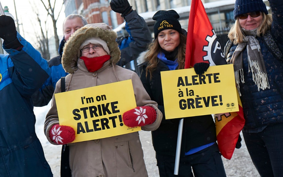 加拿大公务员正在罢工，现在的情况是这样的